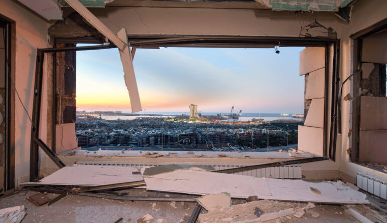 Patlamanın ertesi günü Beyrut Limanı. Fotoğraf: Shutterstock