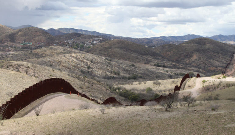 Arizona'da ABD-Meksika sınırı . Resim: Shutterstock